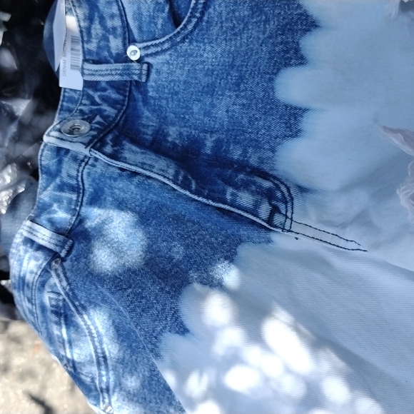 Shorts - Picture 2 of 4